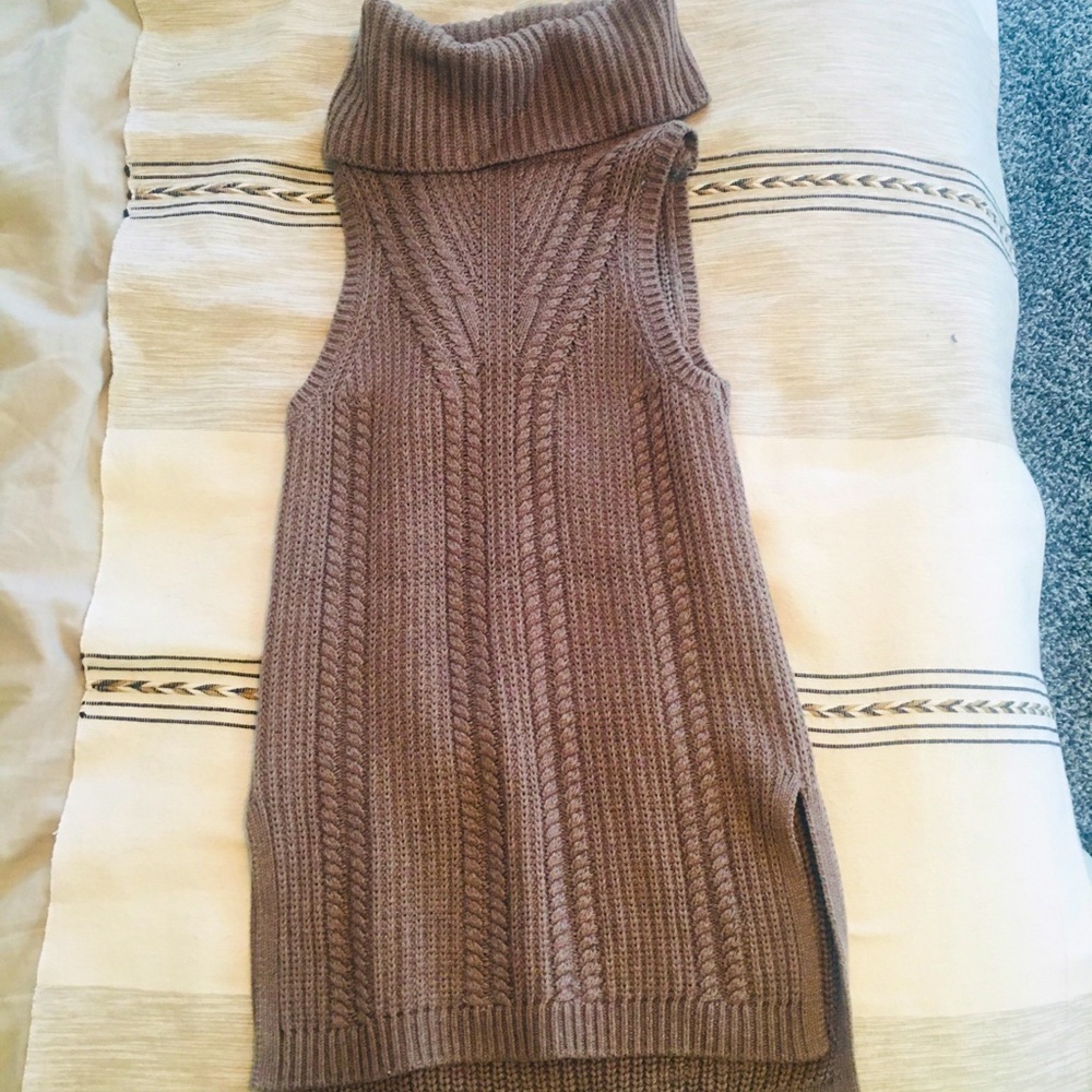 Banana Republic Sleeveless Turtleneck